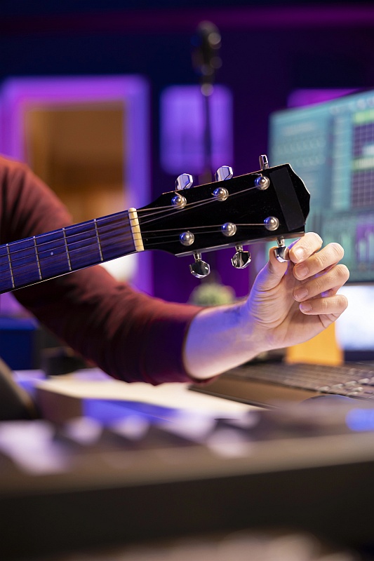 eigenes Lied schreiben lassen, eigenes Lied komponieren lassen, eigenen Song komponieren lassen, eigene Platte aufnehmen, Hit produzieren, eigene EDM-Produktion beauftragen, Musikproduktion beauftragen